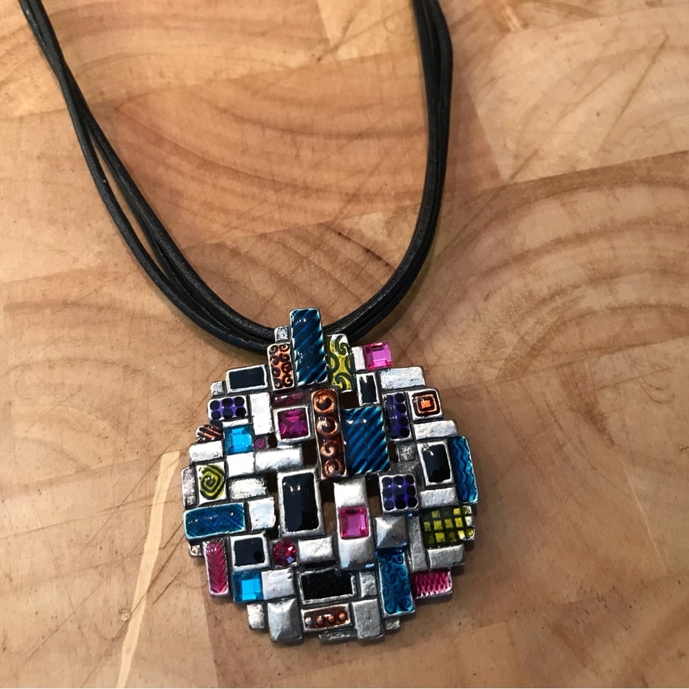Rope Necklace with multicolored pendant - Picture 2 of 3
